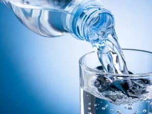 Se padece gota, cómpre aumentar a cantidade de auga potable. 